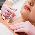 Injection Skinbooster cou et décolleté chez le dr Herz à Garches